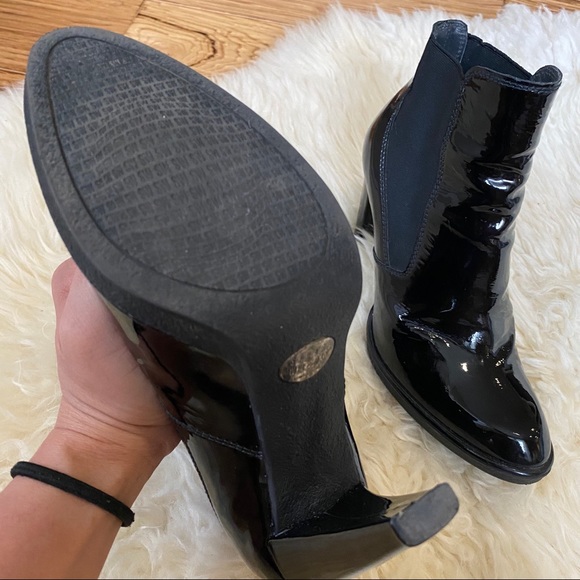 Stuart Weitzman High Shine Patent Heeled Booties Size 6.5 - Picture 5 of 15